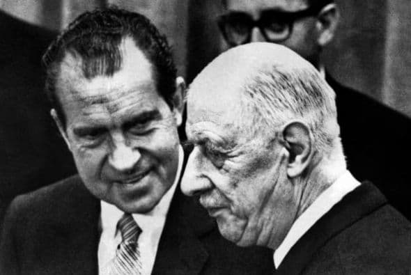 3. El escándalo del Watergate (o Watergate) fue un escándalo político en los Estados Unidos que ocurrió en 1972 durante el mandato de Richard Nixon.