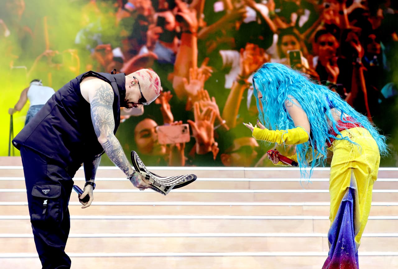 Su compatriota le había dejado un mensaje de apoyo en Instagram después del primer fin de semana del festival donde 
<a href="https://www.univision.com/musica/karol-g-grupo-firme-anitta-y-todo-el-latin-power-estuvieron-en-coachella-2022" target="_blank">la rompió junto a otros artistas latinos. </a>