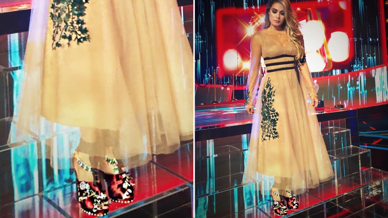 En el primer domingo, la conductora decidió usar unos zapatos color bordeaux para acompañar el vestido de tul con bordados y pedrería que llevó esa noche.