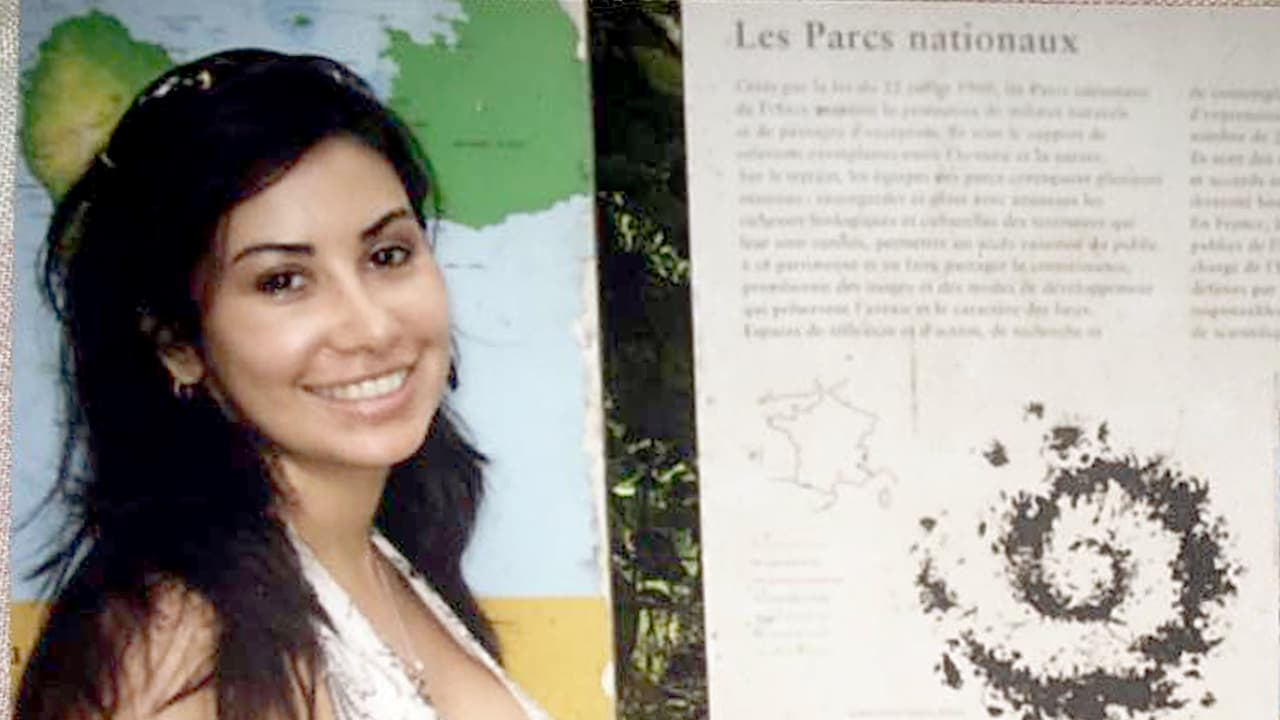 La sargento técnico Díaz Guillén fue nombrada jefa de enfermeras de la comitiva presidencial por el entonces presidente venezolano Hugo Chávez, con quien mantuvo una estrecha relación amistosa, según 
<a href="https://www.univision.com/noticias/papeles-de-panama/exfuncionarios-del-gobierno-de-hugo-chavez-investigados-en-panama-papers-estan-en-el-foco-de-una-operacion-abierta-en-madrid">cuenta en su libro 'Huellas</a>, al que Univision tuvo acceso. Luego fue nombrada jefa de la Oficina Nacional del Tesoro y secretaria general del Fonden, organismos que manejan el dinero del excedente petrolero en un país con un férreo control de la moneda, que asigna dólares a bajo costo a ciertos beneficiarios. Una de las formas de corrupción desde que existe ese control (2003) es obtener a esos dólares baratos para luego ubicarlos en el mercado libre y abrir cuentas en el exterior y paraísos fiscales.