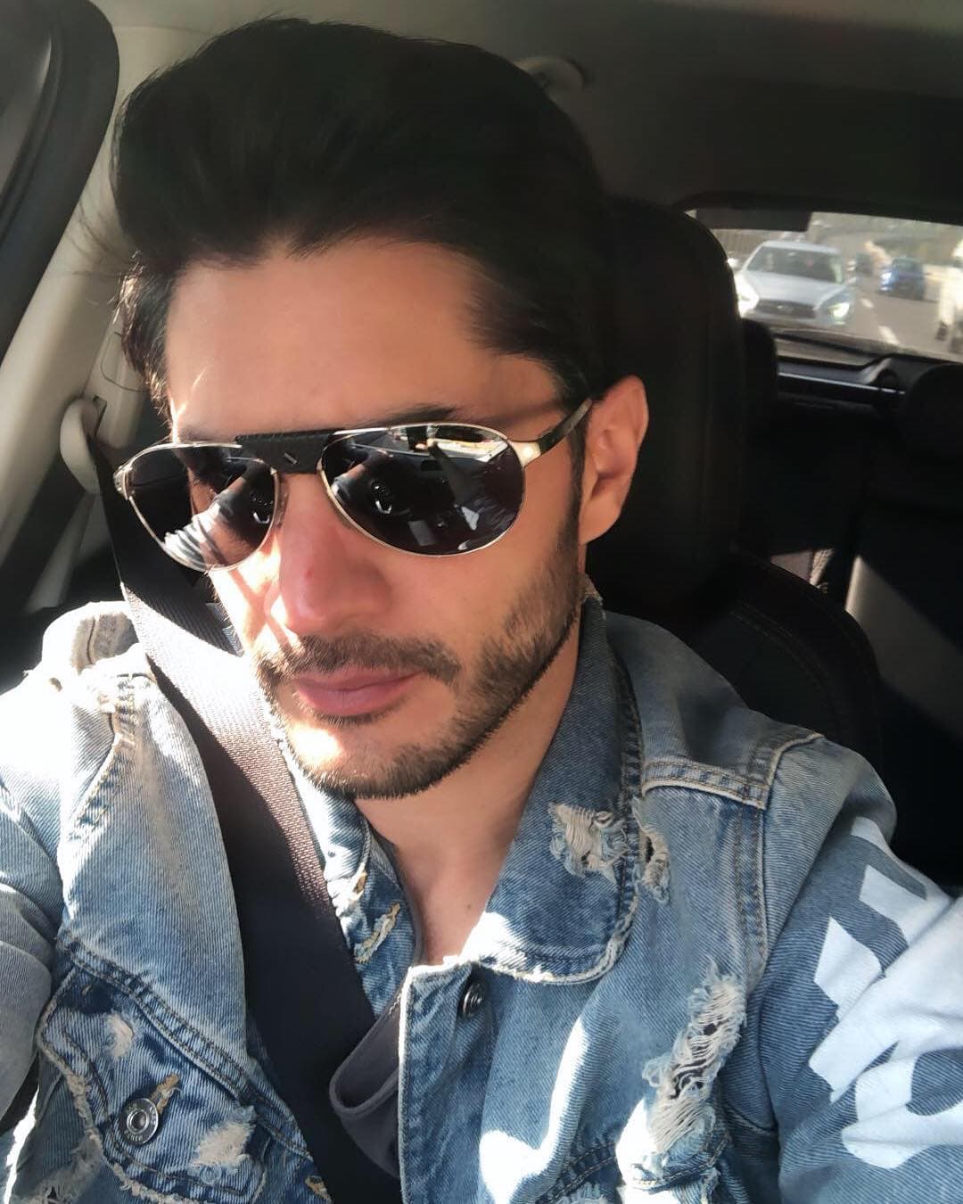 Quien hizo lo mismo a finales de octubre fue Daniel Elbittar, el actor publicó una fotografía en Instagram junto a Livia.