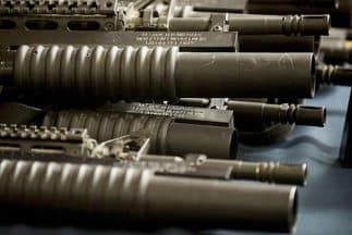 Arrestan a anciano de Texas que tenía en su poder 123 armas de fuego, a pesar de ser un exconvicto