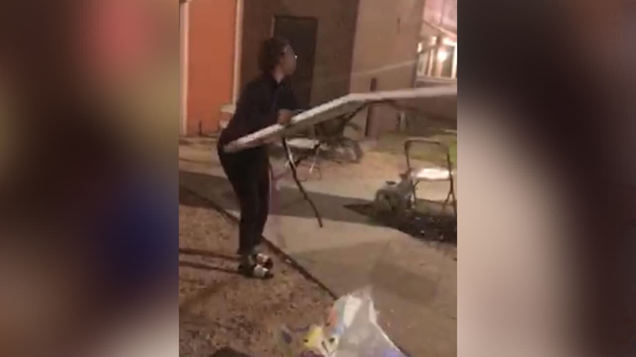 Lo que más indigna a esta madre embarazada es que la policía solo tomará el reporte y le dieran una advertencia a la joven de 24 años.