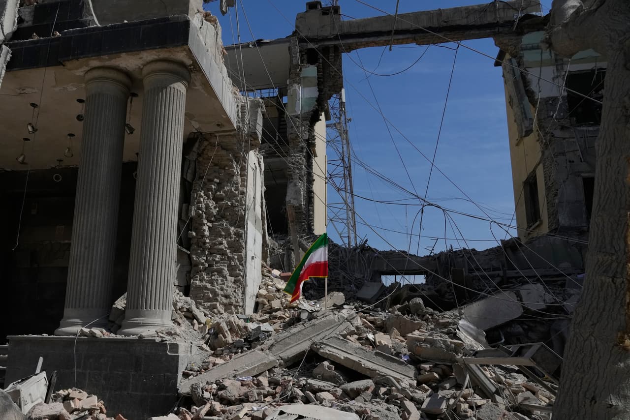 Edificio dañado en Teherán, por ataque a Irán, el 4 de marzo de 2026.