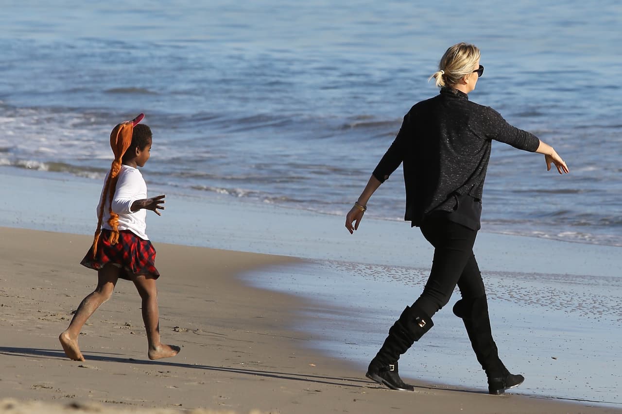 Y de inmediato fueron a la orilla del mar.