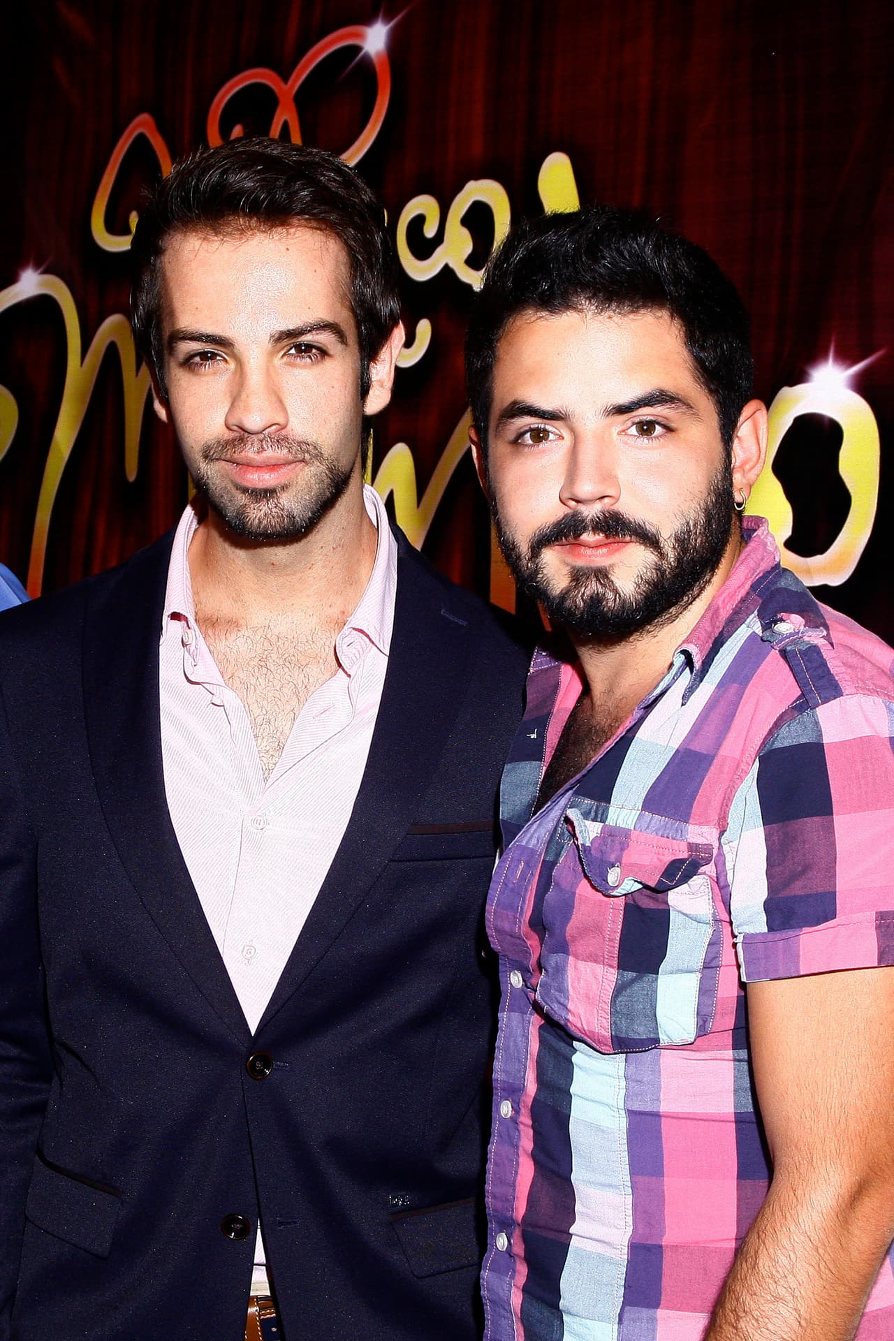 Luego de poner en aprietos a
<b><a href="https://www.univision.com/galavision/se-acabo-el-misterio-jose-eduardo-cuestiona-a-eugenio-derbez-sobre-la-supuesta-boda-falsa-con-victoria-ruffo-fotos">Eugenio Derbez durante una entrevista</a></b> y recordar divertidos momentos con su
<b><a href="https://www.univision.com/galavision/vadhir-revive-el-dia-que-eugenio-derbez-casi-lo-mata-fotos">hermano Vadhi</a></b>r , decidió hacer una divertida dinámica en compañía de su amigo Diego Erice.
<br>