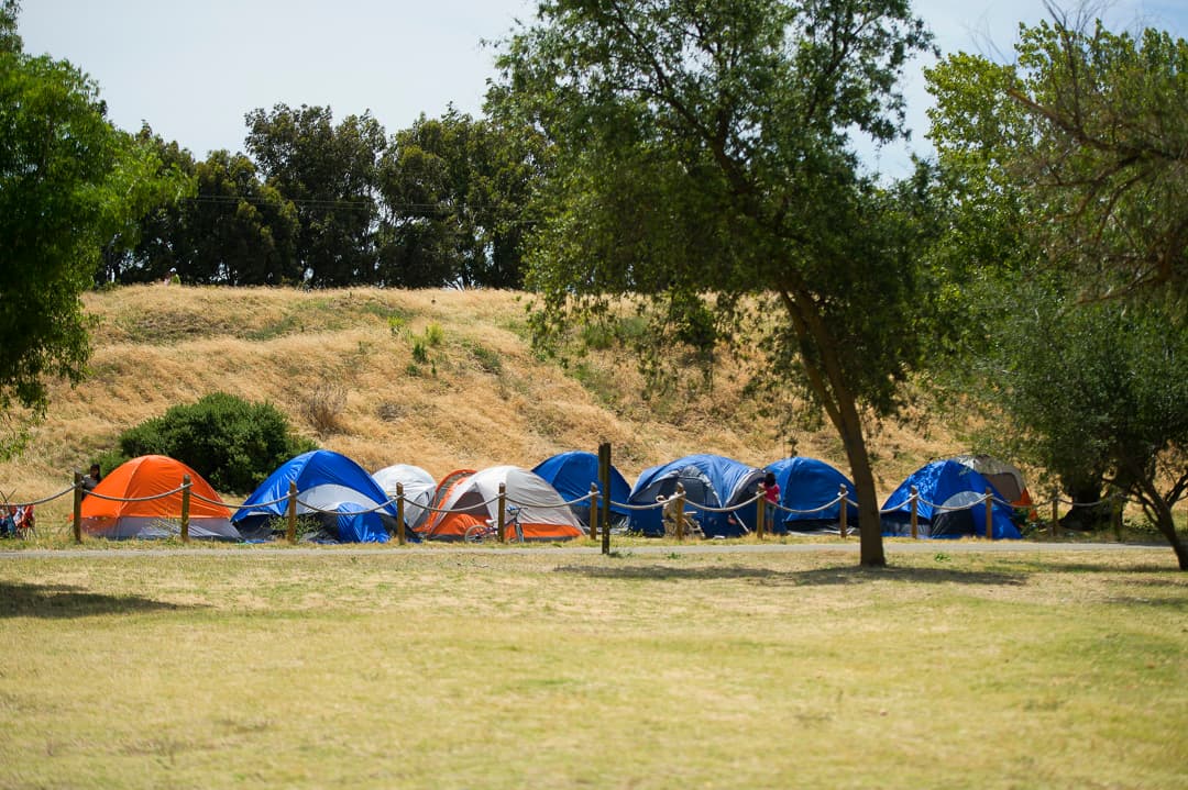 Otros lugares populares son las cabañas Steep Ravine en Mount Tamalpais State Park, la zona de RV Campground en Seacliff State Beach y todos los campamentos con tiendas o carpas en las zonas costeras del sur de California.