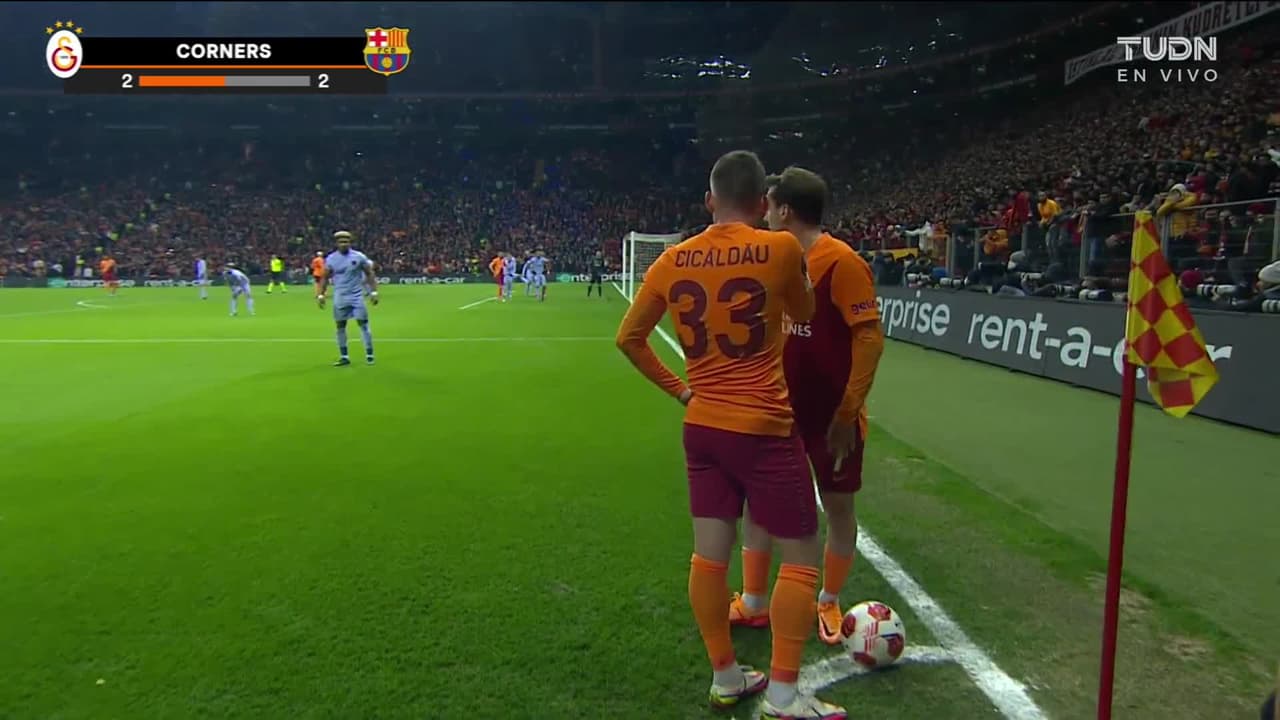 ¡GOL!  anota para Galatasaray. Marcão