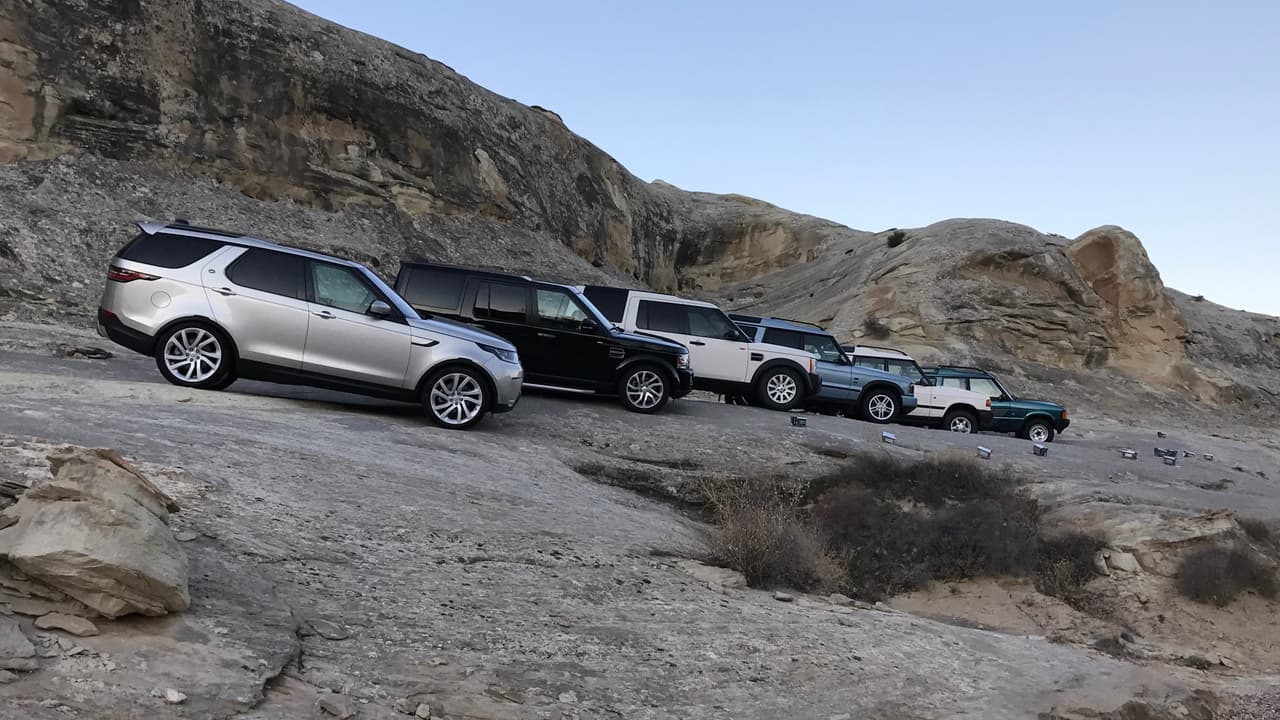 Land Rover dispuso de ejemplares de las generaciones anteriores de la Discovery para compararlas con el nuevo modelo, pero solo estéticamente.