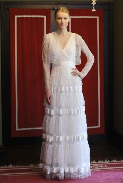 Si eliges uno con olanes, no tiene que ser con mucho volumen, los cortes rectos también pueden llevar esta tendencia.