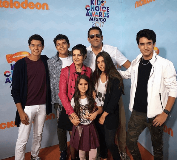 Las pruebas del cariño que se tiene la gran familia están en las vacaciones que pasan juntos, así como uno que otro mensaje cariño que se dedican en redes sociales.