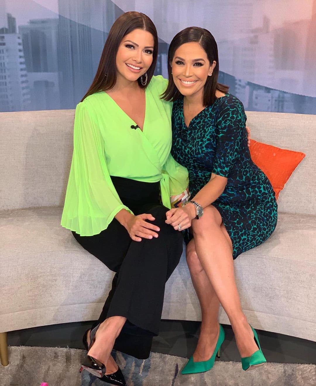 Karla y Ana llevan la moda a otro nivel todos los días, ellas están conscientes que cada uno de sus looks acapara miles de ‘me encanta’ en redes sociales. Aquí Karla muestra cómo llevar el verde en los pies para lucir increíble.
<br>