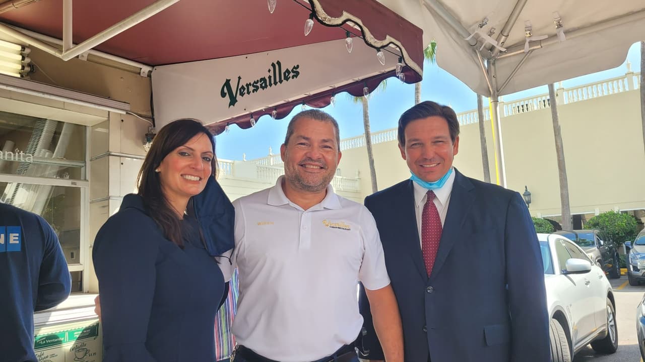 Las fotos que publicó en su Twitter el gobernador, molestó a muchos, quienes lo criticaron por no usar máscara.