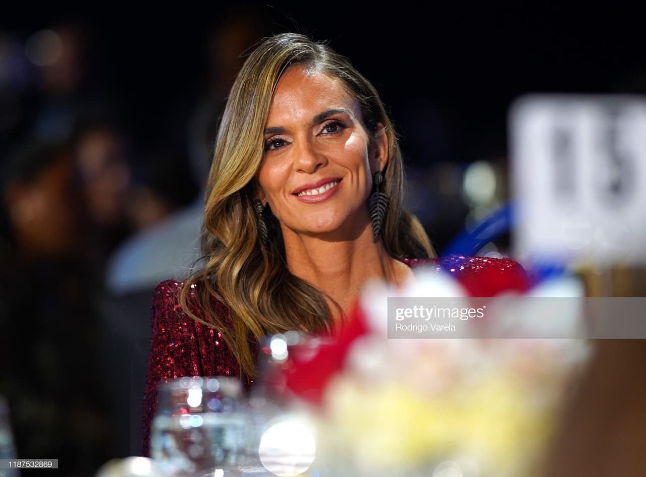 Karen Martínez también declaró que estába orgullosa por este premio: "Siempre he admirado su perseverancia. Lo conocí luchando por su música y Colombia y sigue fiel a su lucha. Eso hace que lo admire mucho".