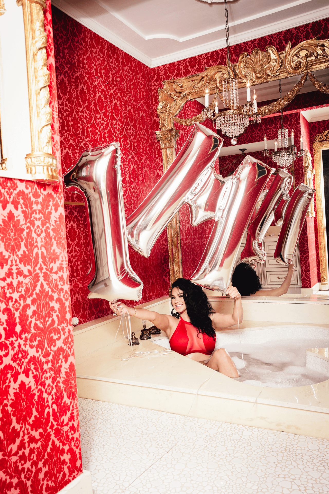 Muy pronto, Carla compartirá las fotos de un segundo 'look' y dejará a todos con el ojo cuadrado por lo que podrán ver.