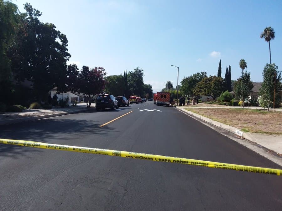 La Policía investigando el doble homicidio y suicidio ocurrido en la casa de un funcionario de Los Ángeles.