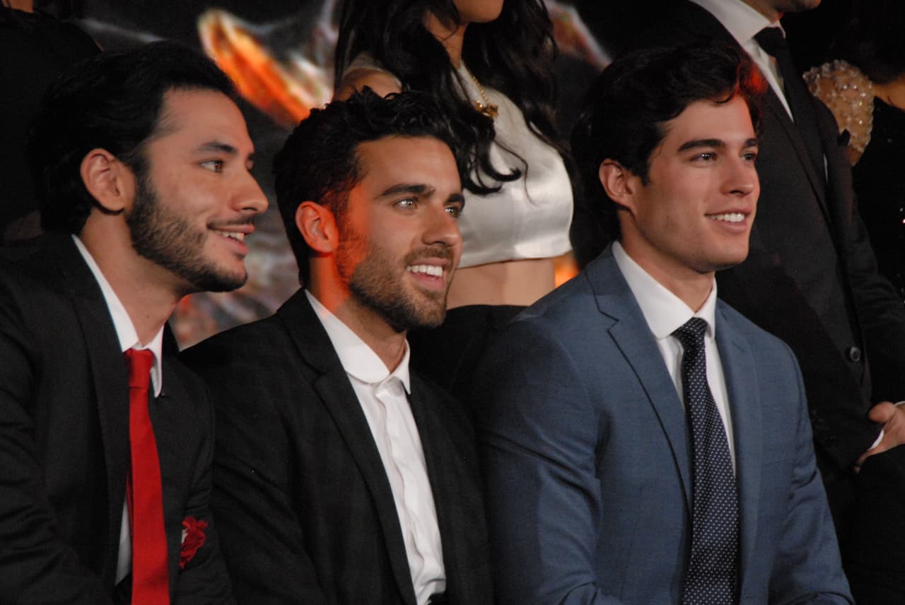 Ella se debatirá entre el amor de su familia y el de un joven galán.