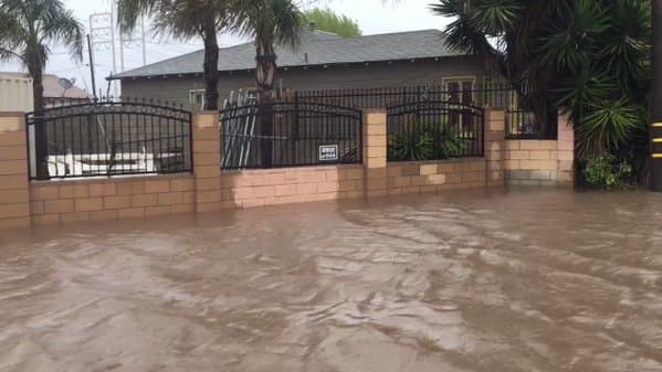 Tormenta causa inundaciones en Oxnard