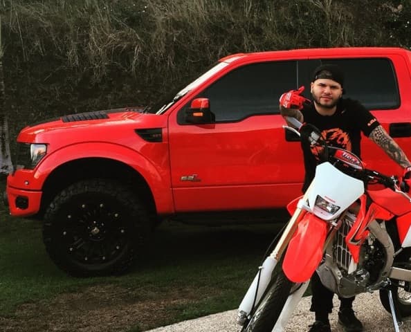 Otro amante de las máquinas es Farruko, que también tiene una colección de autos..