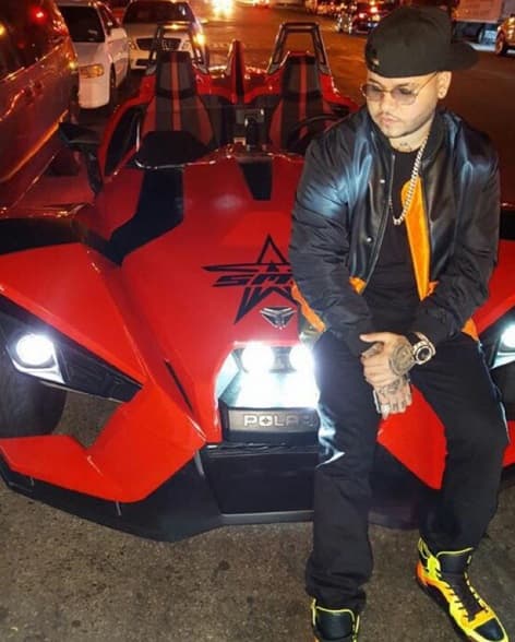 Si de velocidad hablamos Farruko se pinta solo, su amor por los autos es incontenible.