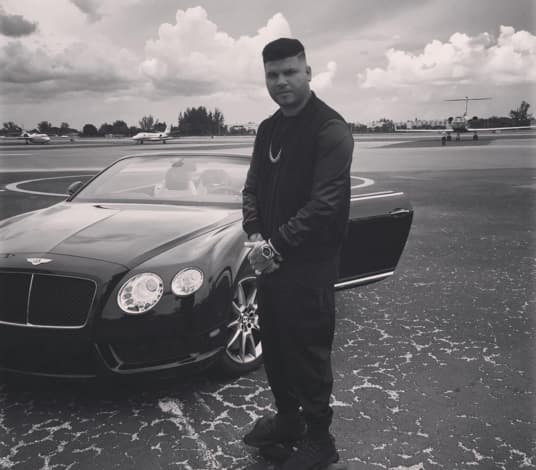 El reaggaetonero además presume sus adquisiciones a través de sus redes slociales.