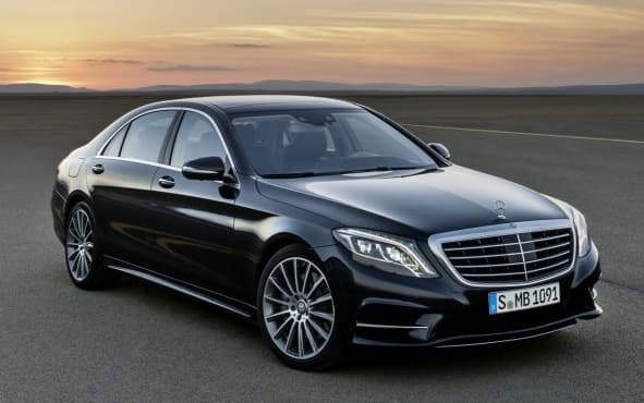 Se sabe que adora pasear en estos lindos automóviles por toda la ciudad, quizá así le llega también la inspiración.