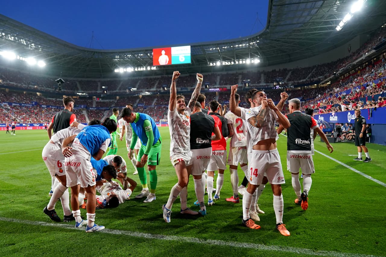 Mallorca derrotó 0-2 a Osasuna y Cádiz 0-1 al Alavés, ambos de visitantes para que evitaran el descenso; Granada pierde la categoría en España con un penal fallado.