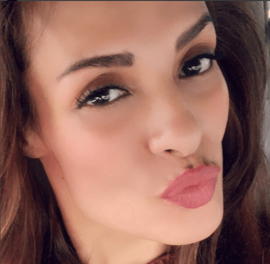 La actriz siempre comparte coquetas fotografías para enviar bendiciones a sus fans.