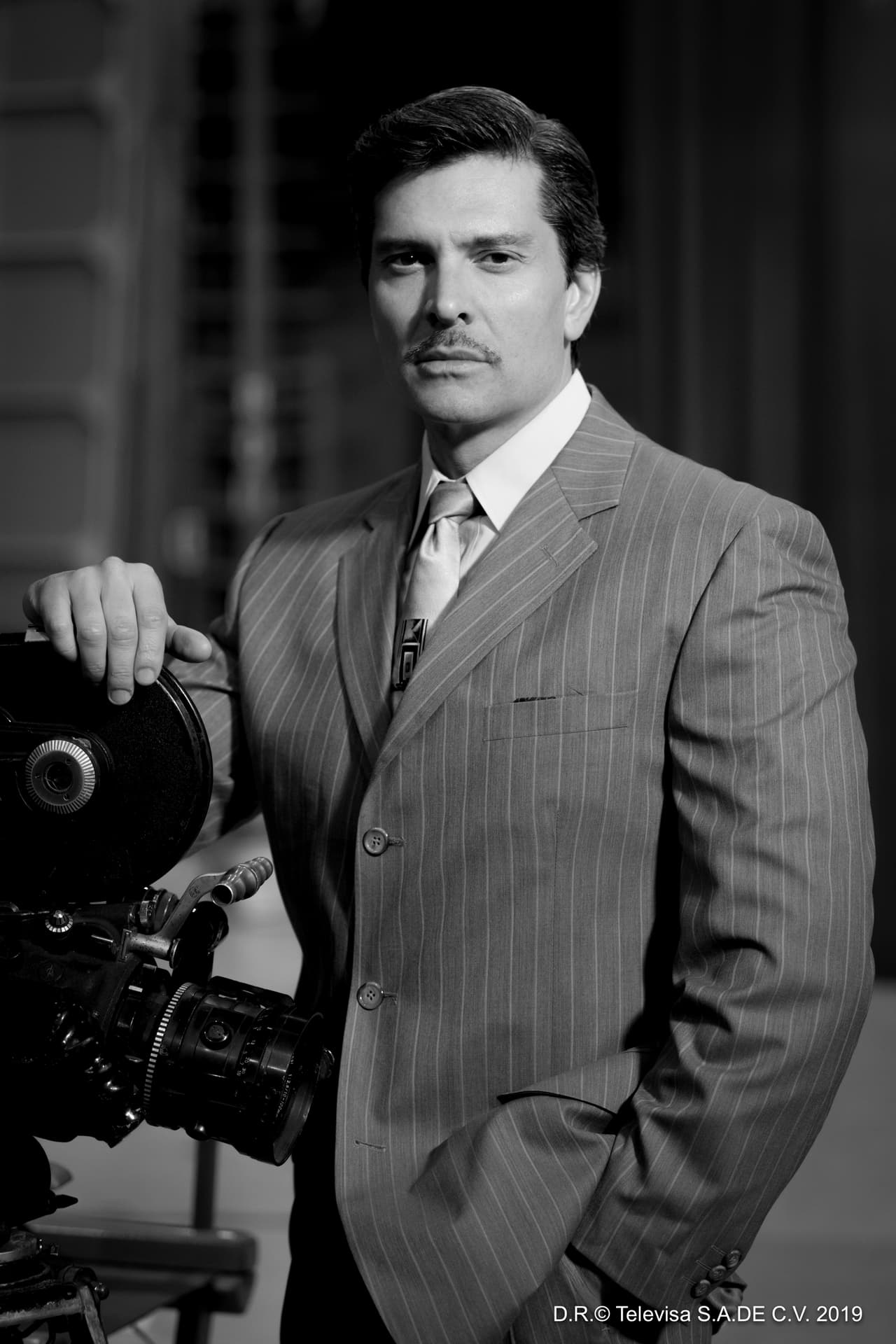 <b>Marcelo Córdoba</b> personifica al actor 
<b>Arturo de Córdova,</b> quien se enamoró de Silvia Pinal. Fue durante un rodaje que él comenzó a cortejarla poco antes de que ella se convirtiera en toda una estrella.