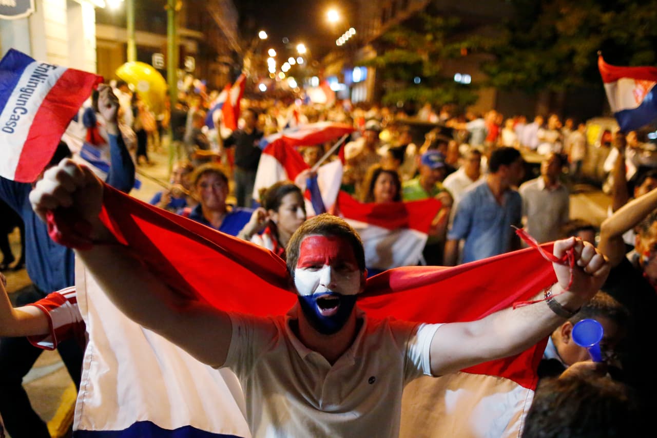 Paraguay | 
<a href="https://www.mre.gov.py/la/" target="_blank">Sitio web</a>
<br>3600 Wilshire Boulevard Suiite 414
<br>Los Ángeles CA 90010
<br>Teléfono: (310) 417-9500; (310) 981-8767
<br>
<b>Correo: paraguay.la@mre.gov.py</b>