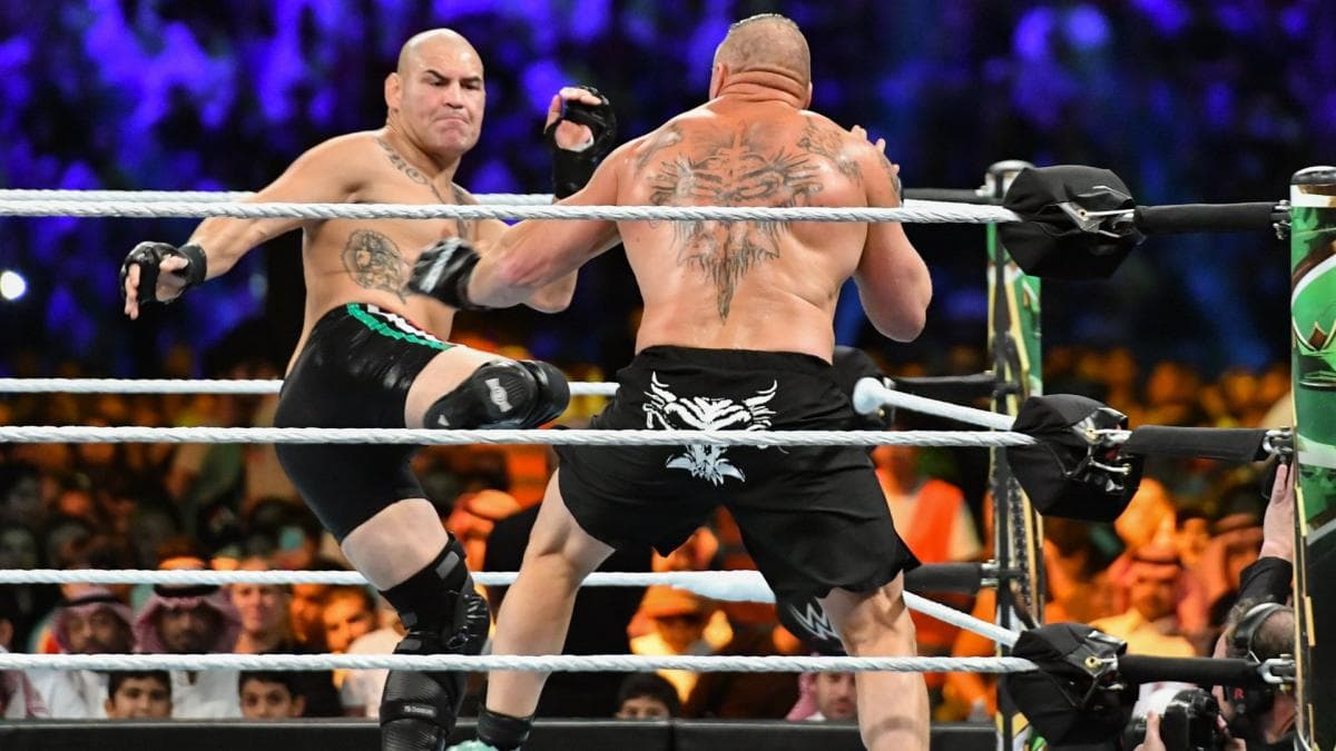 El luchador de raíces mexicanas Caín Velásquez también formó parte de los despidos. Después de ser una referencia en la UFC, a principios de octubre de 2019 hizo su debut en WWE, para llevar a un ring la rivalidad que en el octágono gestó con Brock Lesnar, luchador de WWE que fue a probar suerte a UFC.