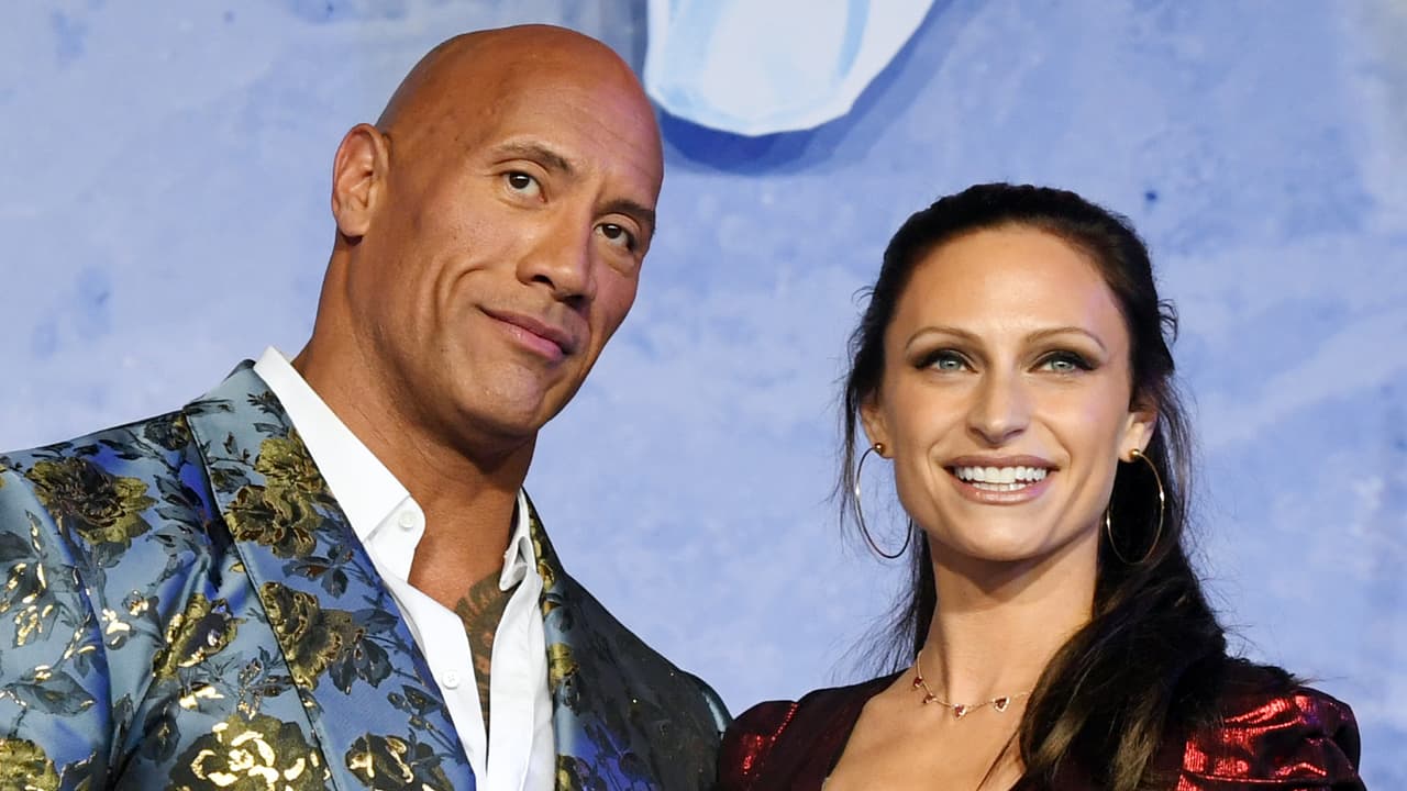 <a href="https://www.univision.com/shows/despierta-america/mi-esposa-mis-dos-ninas-y-yo-the-rock-revela-que-su-familia-dio-positivo-a-covid-19-y-como-se-contagiaron-video">'The Rock'</a>, con toda su familia, anunció que se suma a la lista de famosos que han contraído covid-19.