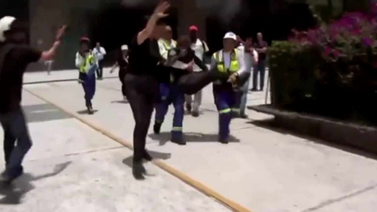 Reportan hechos violentos durante manifestaciones de la organización sindical CNTE en México