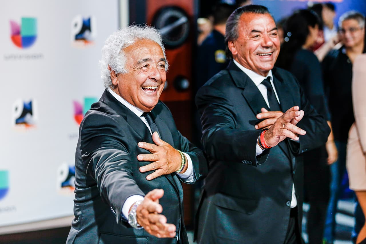 Sin duda estos señores pusieron el ejemplo de lo que es un espíritu jovial.