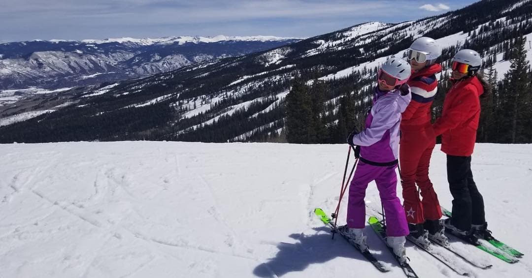 En marzo de este año eligieron otro destino nevado, en esta ocasión fue Aspen, Colorado. Es así como Karla Martínez pasa tiempo de calidad con su familia y se aventura a conocer nuevos destinos.