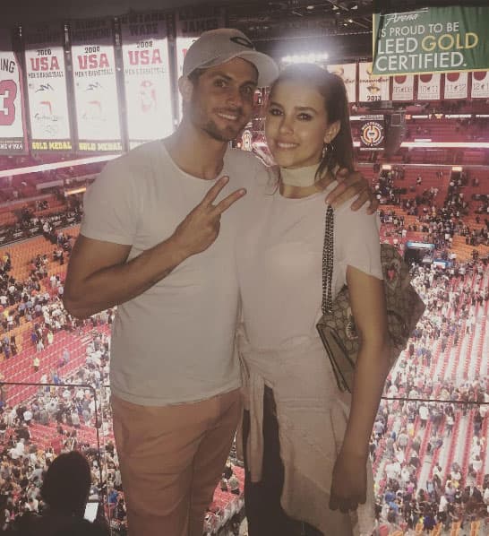 Han aprovechado para conocer Miami y hasta pudo cumplir uno de sus sueños: "Cumpliendo otro sueño... ver en vivo un partido de NBA... vamos por mas... gracias @soypaulinagoto por acompañarme, y perdón pero tendrás q pagar la apuesta 😂😂😂😂 Let's go Heats ✌".
