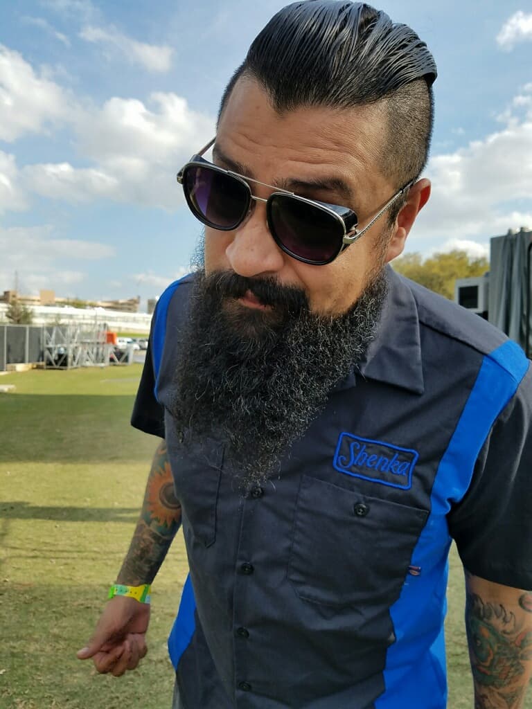 Dr. Shenka de Panteón Rococó antes de su concierto en SXSW 'All Latinos Resist'. 
<a href="http://https://www.facebook.com/uforiamusic/videos/10154245795922750/">Hablamos con Shenka sobre los problemas de visa que tuvo el grupo para entrar a Estados Unidos desde Mexico</a>.