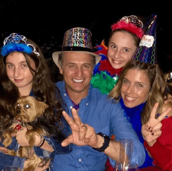 Su principal preocupación son Azul y Mia: "
<b>Tengo dos hijas adolescentes</b> y cuando yo hice esas fotos el Internet no existía, ahorita están en todo el Internet". 
<br>