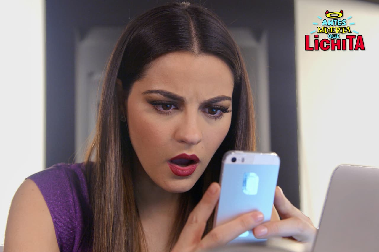 Alicia descubre que en Icónika circula un rumor sobre un supuesto romance entre ella y don Augusto.