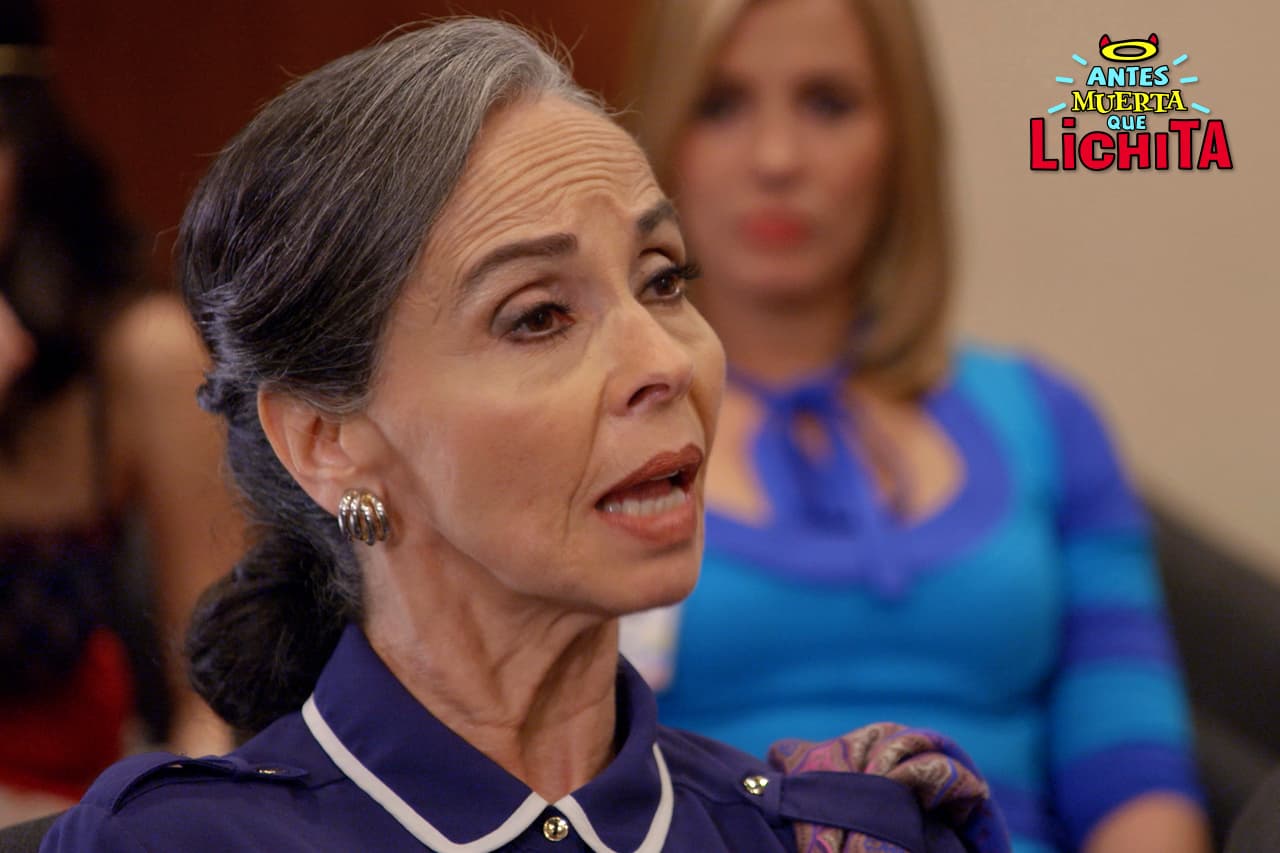 Fátima les revela a todos que Sandra es la verdadera amante de don Augusto.