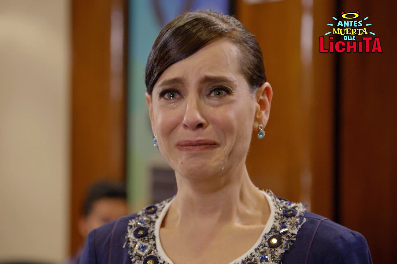 Beatriz queda destrozada cuando Sandra le confiesa que Augusto tuvo una aventura con Valeria y que Luciana es su verdadera hija.