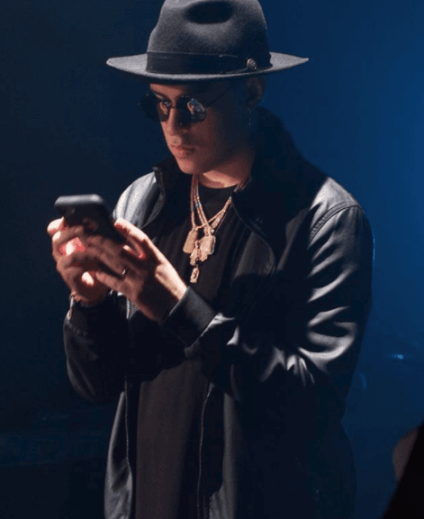 Para la Oficina de Control de Drogas de Puerto Rico en el sencillo 'Krippy Kush', los cantantes promueven el uso excesivo de la marihuana.