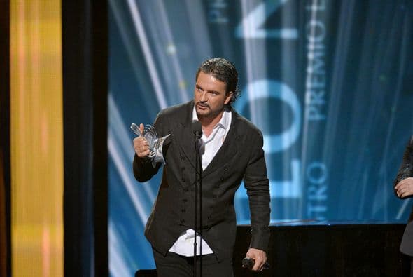 El cantante agradeció a sus fans por todo el apoyo a lo largo de su carrera.