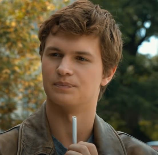 <b>Augustus Waters</b>
<br>La adaptación en el cine del libro de Jhonn Green ‘Bajo la misma estrella’ hizo que lloráramos doble, pues no solo sufrimos mientras leímos cómo muere el joven Waters víctima de un cáncer de tiroides, si no que pudimos verlo en pantalla. Todos pensamos que no merecía morir, pues se trataba tan solo de un adolescente de 16 años que tenía mucho por delante.