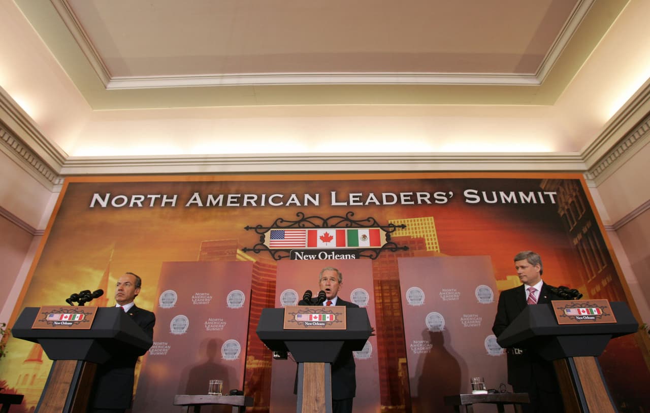 La Nueva Orleans fue la última Cumbre de Líderes de América del Norte de Bush. Ese año la economía de Estados Unidos entraba en recesión y el tema del Tratado de Libre Comercio fue parte de la campaña presidencial.
<br>