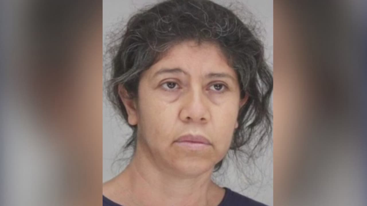 La policía arresta a una madre de familia hispana acusada de matar a su esposo hace 7 años