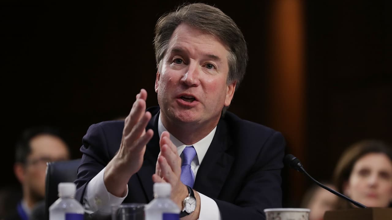 Mujer que acusa a Brett Kavanaugh de agresión sexual exige una investigación del FBI antes de testificar