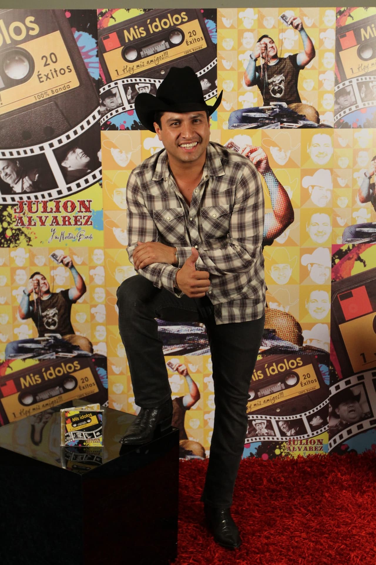 "...Yo respeto y admiro a la mujer trabajadora, a la que está todo el día fuera de su casa buscando el pan para sus hijos, pero esa no es la mujer que a mí me gustaría tener. Mi esposa tiene quien le ayude, pero cuando estoy yo, me gusta que me atienda ella, es una cuestión de educación, así fui educado, pero no por eso estoy faltando al respeto...”