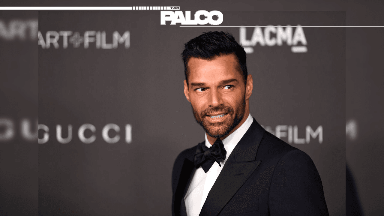 Denuncian que Instagram eliminó una foto de Ricky Martin en la que besa a su hijo en la mejilla