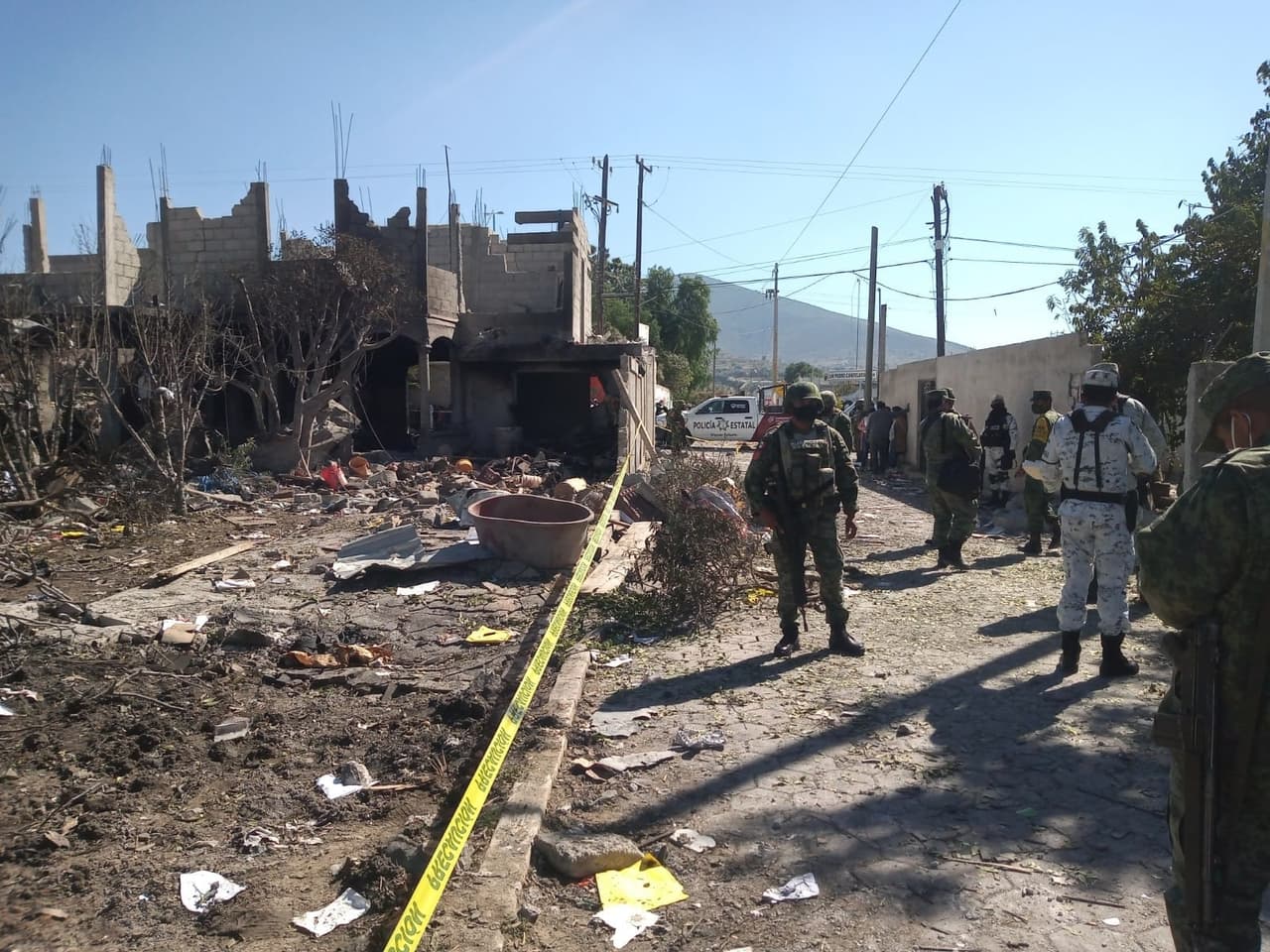 Mueren dos niños y cuatro adultos al estallar un negocio ilegal de fuegos artificiales cerca de Ciudad de México